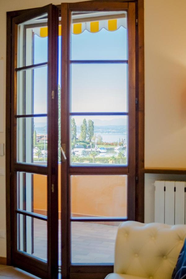 La Casa Sul Porto - Italian Homing Apartment Sirmione Exterior photo